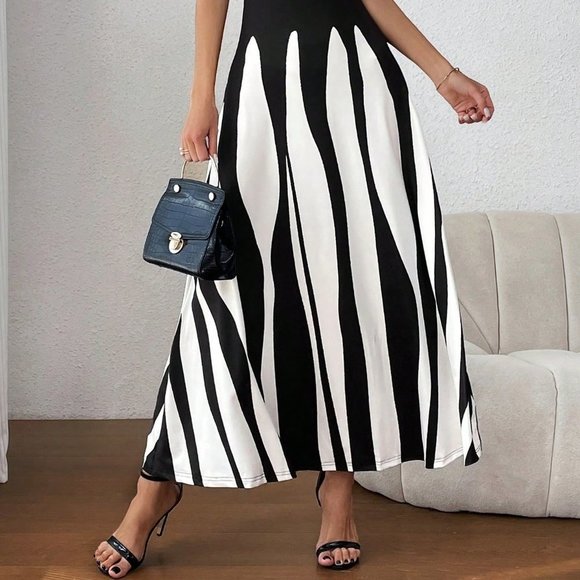 Black & White Boho Women's Printed Cami Dress With Waist-Cinching - Picture 3 of 5